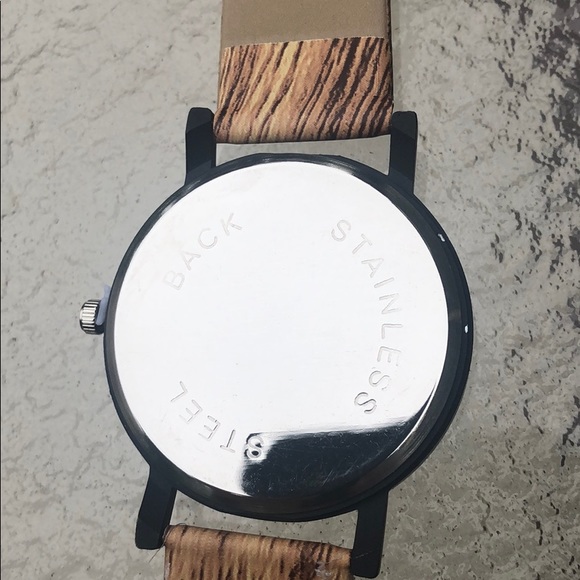 Wood grain look alike watch with a stainless back - Picture 6 of 6